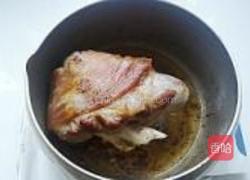 冰糖普洱炖蹄膀的做法图解3