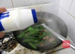 荷兰豆炒熏肠的做法图解6