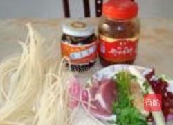 牛肉拌米粉的做法图解1