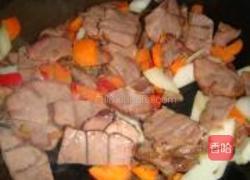 大蒜胡萝卜炒牛肉的做法图解5
