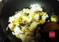 酸菜蛋炒饭的做法图解6