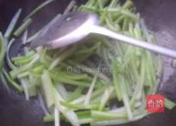 西芹炒鲜鱿的做法图解6
