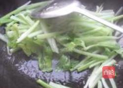 西芹炒鲜鱿的做法图解7