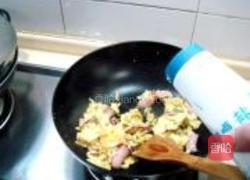 韭黄鸡蛋炒腊肉的做法图解5