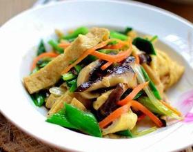 芹蒜香菇豆腐丝