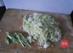白菜丝热汤面的做法图解2