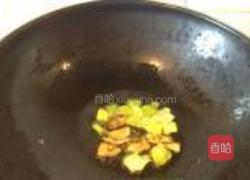 菇香酱油炒饭的做法图解2