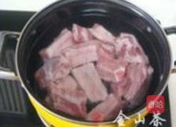 排骨玉米鲜蔬汤的做法图解1