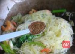 快手虾仁炒米粉的做法图解7