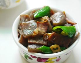 培根尖椒炒魔芋