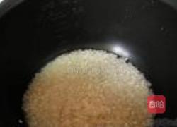 五花肉蚕豆煲饭的做法图解5
