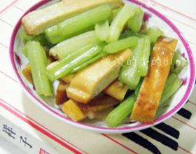 芹菜素炒五香豆干