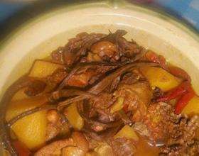 土豆茶树菇炖咖喱鸡