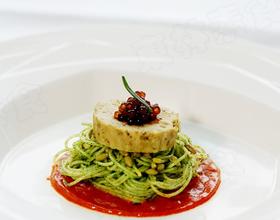 牛肝菌排配罗勒炒面