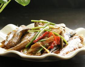 酱油水煮杂鱼