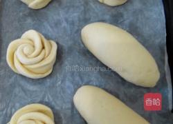 自制香甜玫瑰花面包的做法图解7
