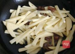家常香肠小炒的做法图解4