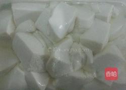 香椿拌豆腐的做法图解2