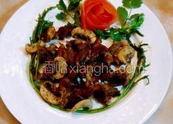 孜然烤牛肉配蘑菇