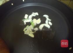 豆芽炒豆包的做法图解2