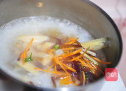 牛奶鱼翅鲍鱼粥的做法图解5