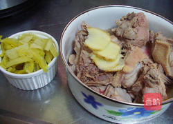 酸菜鸭的做法图解2