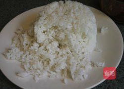 沙茶牛肉蛋炒饭的做法图解1