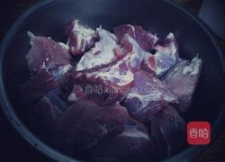 红酒炖蹄膀的做法图解2