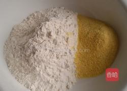 玉米面蒸饼的做法图解1