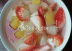 酒酿水果甜汤。