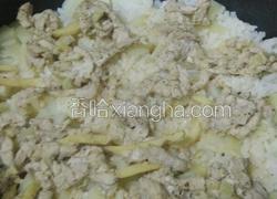 电饭煲土豆肉丝饭