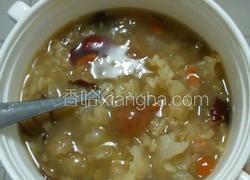 红枣桂圆银耳苟杞粥