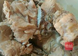 炝炒巴骨肉的做法图解1