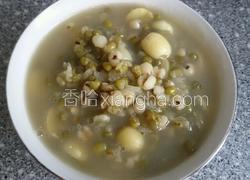 绿豆，莲子，薏米粥。