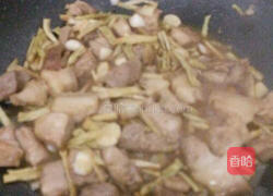 笋干缸豆红烧肉的做法图解7