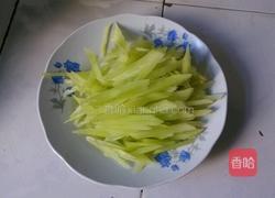 凉拌莴笋丝的做法图解1