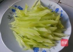 凉拌莴笋丝的做法图解2