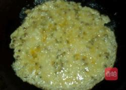 绿豆蛋饼的做法图解1