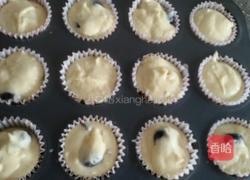 蓝莓纸杯小蛋糕。的做法图解8