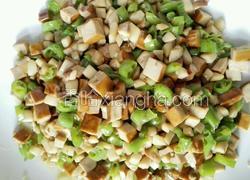 鸡腿菇炒香干