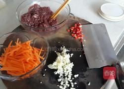 牛肉炒米粉的做法图解2