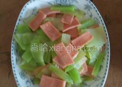 莴笋片炒火腿（求关注）