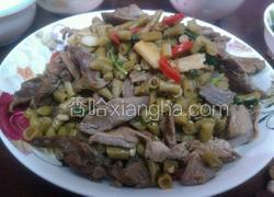 酸豆角炒鸡珍