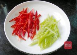 松子双椒鸡丝的做法图解3