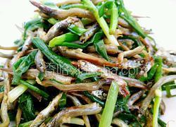 韭菜拌银鱼干