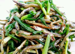 韭菜拌银鱼干