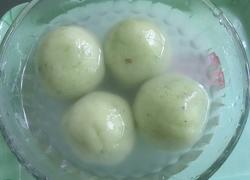 菠菜汁豆沙汤圆