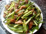 五花肉辣椒炒蒜心的做法[图]