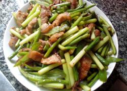 五花肉辣椒炒蒜心