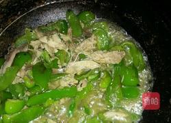 孔雀肉炒青椒的做法图解5